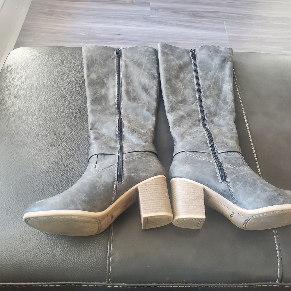 Boots - Picture 3 of 3